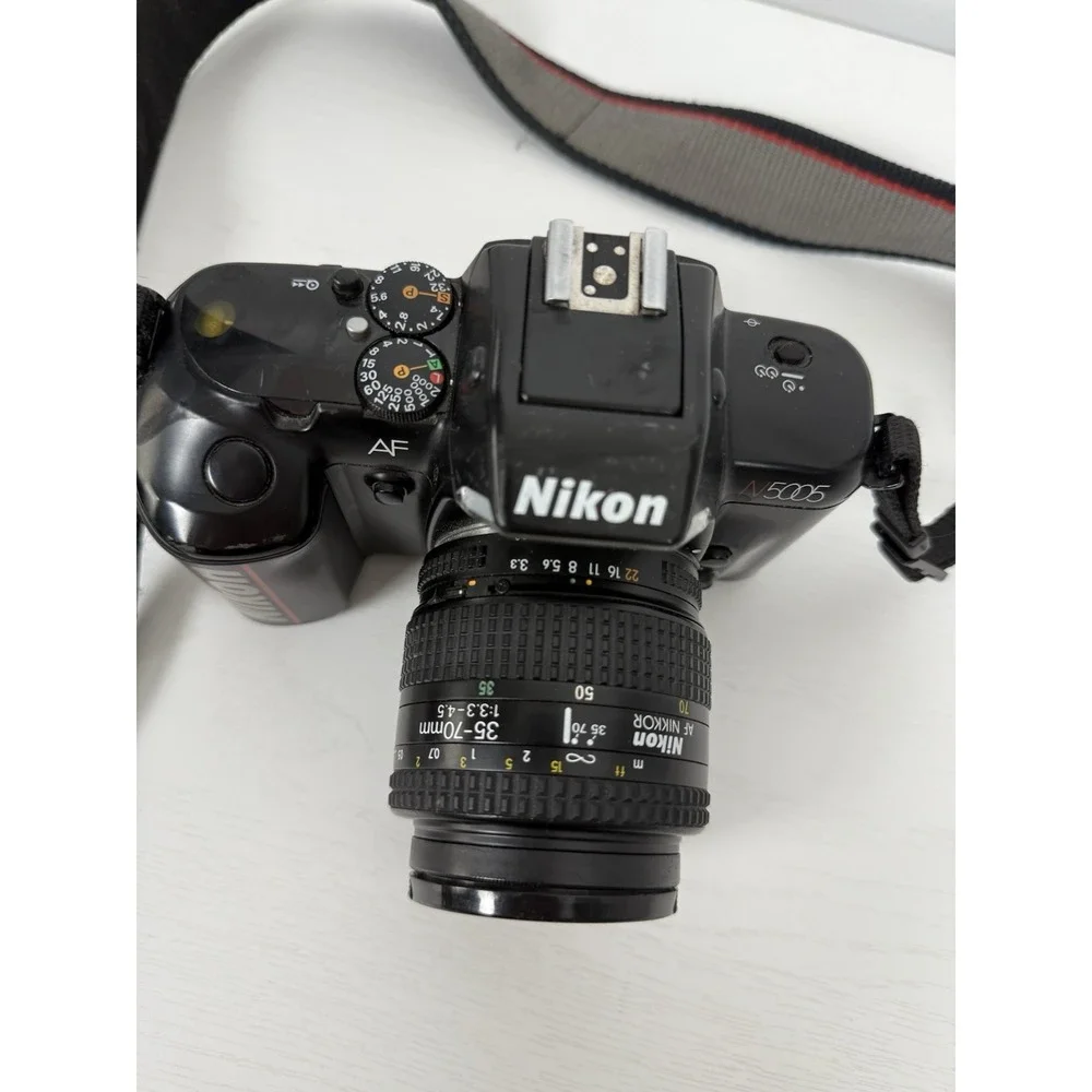 NIKON N5005 35mm SLR FILM CAMERA with AF‎ Nikkor 35-70mm f3.3-4.5 Lens Cap Strap